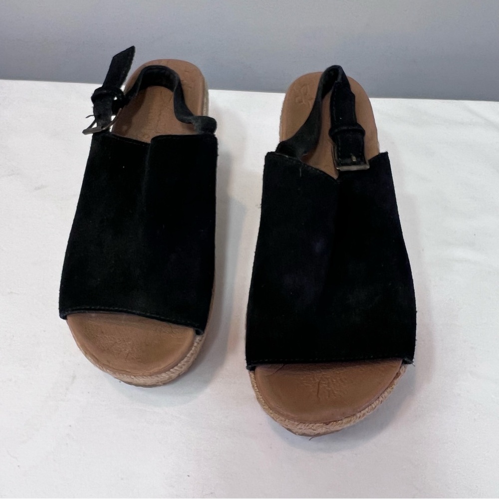 Skechers Women's Brit Spring Shot black suede leather wedge sandals. Size 8